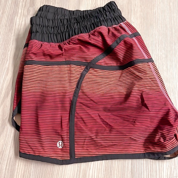 Lululemon Women’s Shorts, Size 12 - Picture 3 of 13